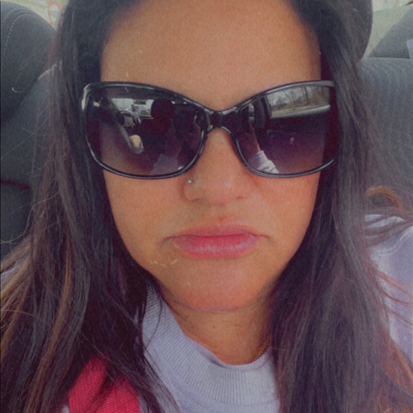 Meet your Posher, Sia - Picture 1 of 2